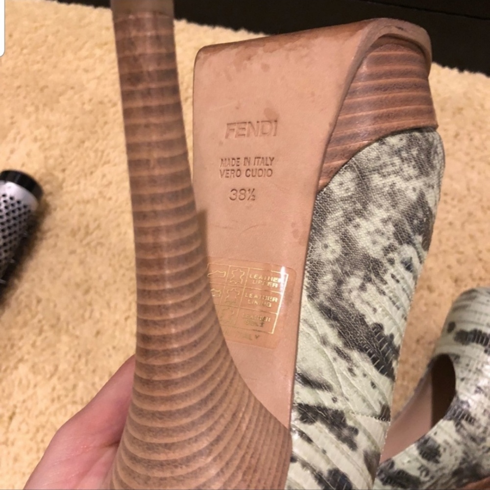 Fendi Fendista Lizard Embossed Platinum Pumps - Picture 5 of 7